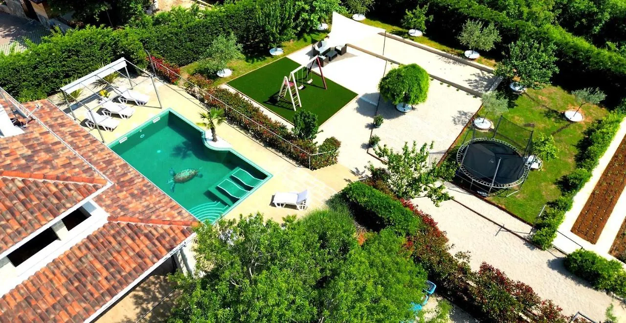 Villa Cecilia - 4 Bedrooms, 4 Bathrooms, Heated Inside Pool, Gym Lakmartin Croatie