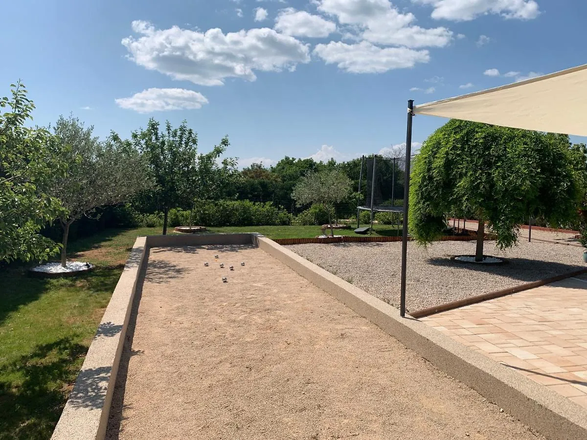 Villa Cecilia - 4 Bedrooms, 4 Bathrooms, Heated Inside Pool, Gym Lakmartin