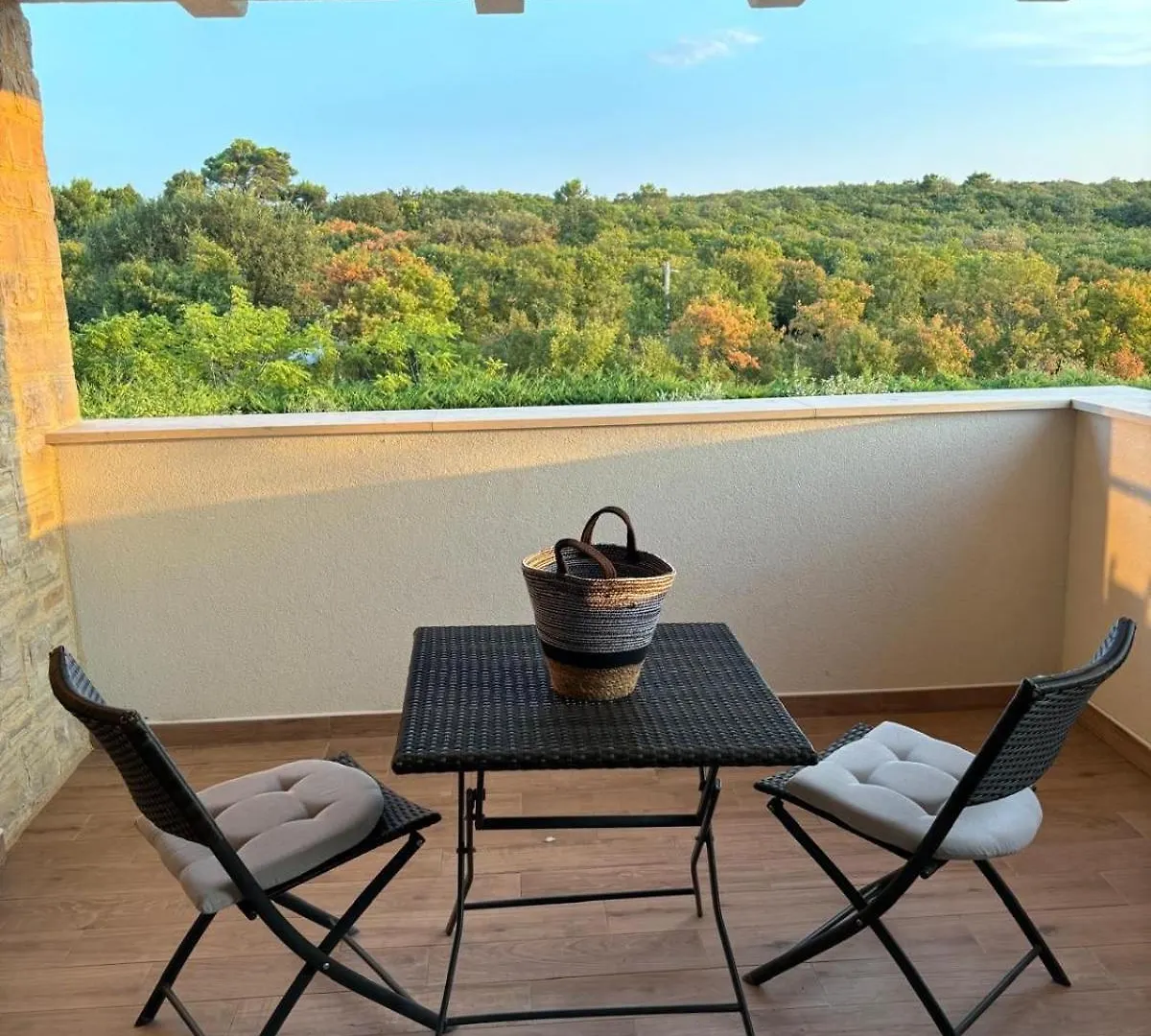 Villa Cecilia - 4 Bedrooms, 4 Bathrooms, Heated Inside Pool, Gym Lakmartin