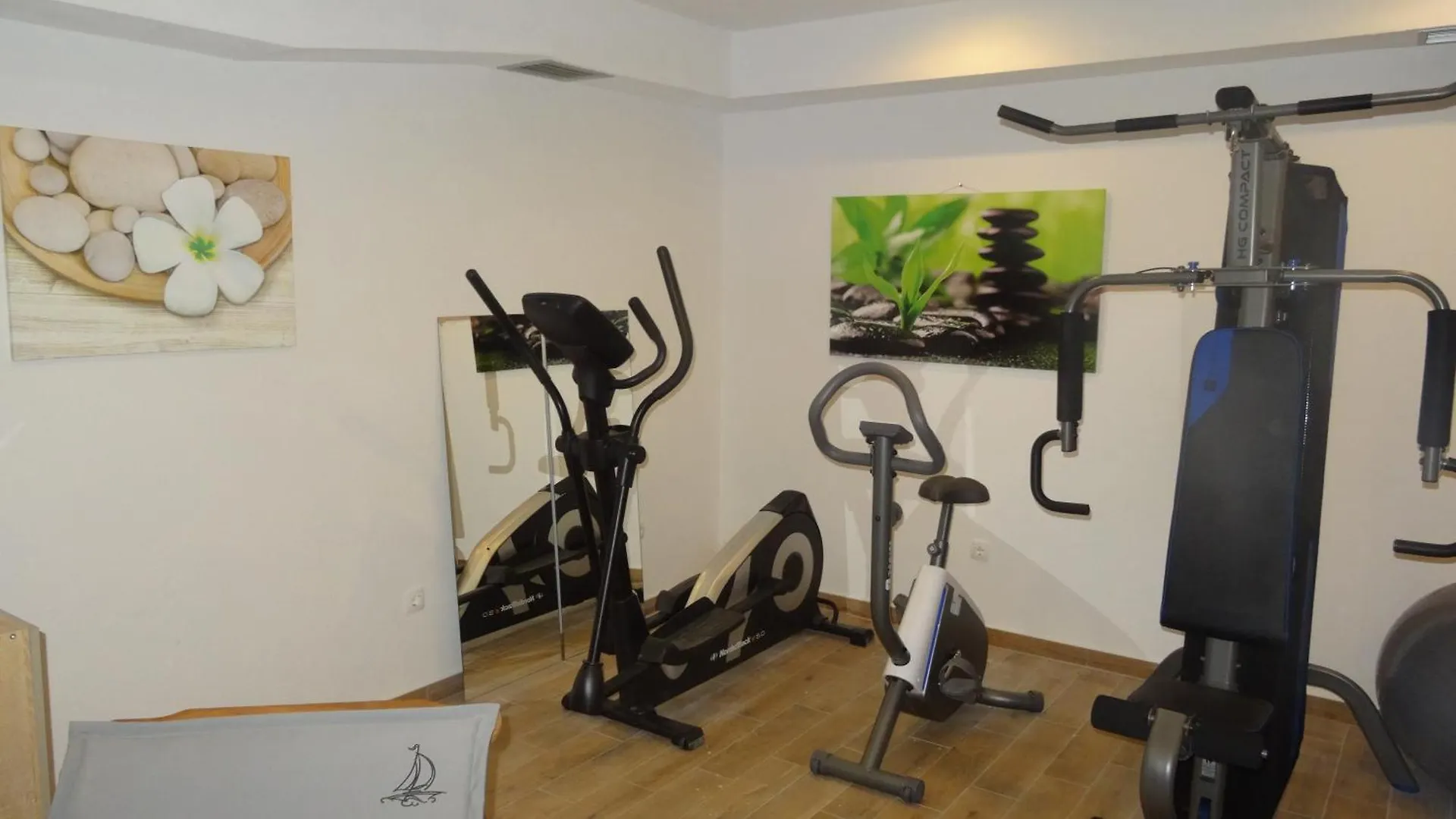 Villa Cecilia - 4 Bedrooms, 4 Bathrooms, Heated Inside Pool, Gym Lakmartin Croatie