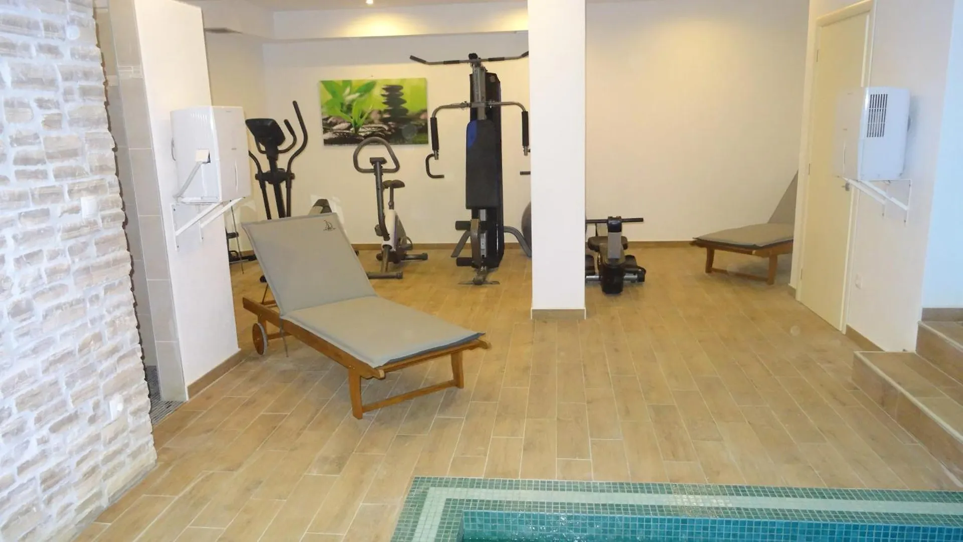 Villa Cecilia - 4 Bedrooms, 4 Bathrooms, Heated Inside Pool, Gym Lakmartin 0*,  Croatie